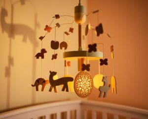 Wat maakt een handgemaakte muziekmobiel van Little Loua uniek?